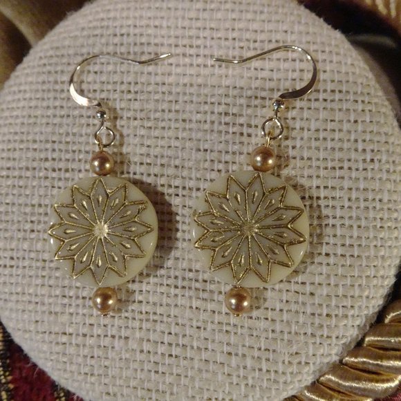 Earrings handmade with Czech coin beads in starburst design with gold & wheat - Picture 9 of 9